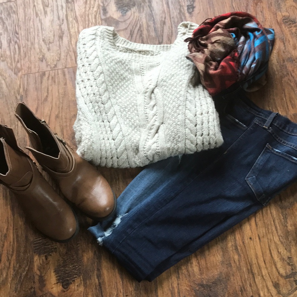 Cream cable knit sweater medium